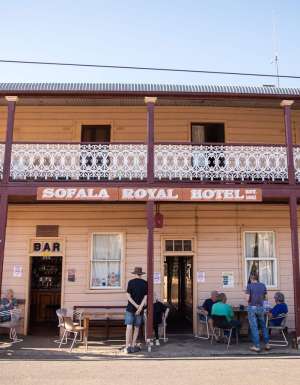 the property exterior of the old, rustic, Aussie pub at Royal Hotel Sofala