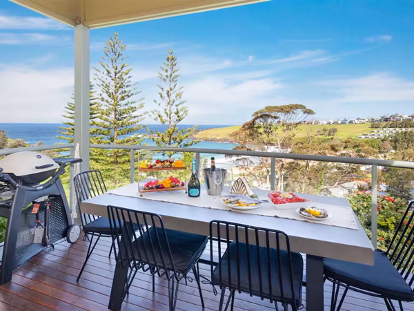 alfresco dining at Kiama Haven Airbnb