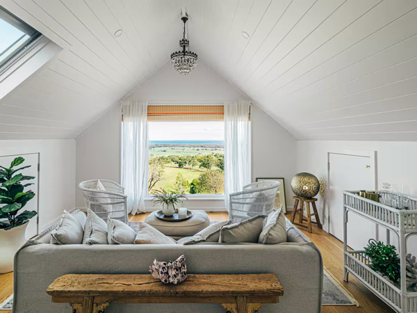 a look inside the Onyx Loft, Kiama Airbnb