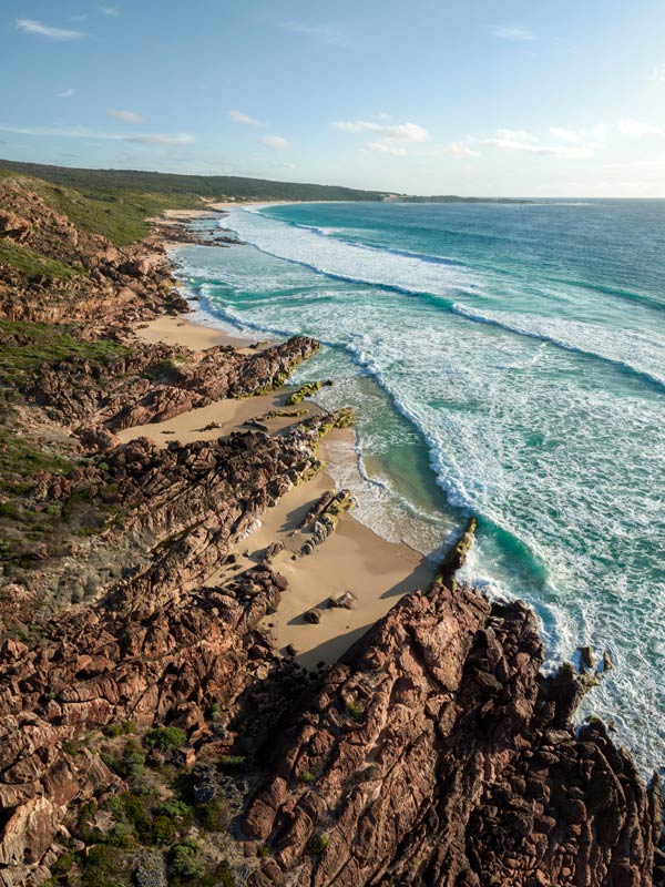 the rocky coast along Cape to Cape Track