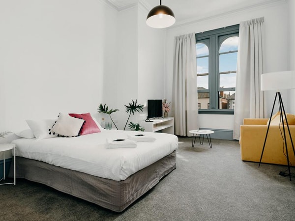 an ensuite accommodation at The Victoria Hotel, Bathurst