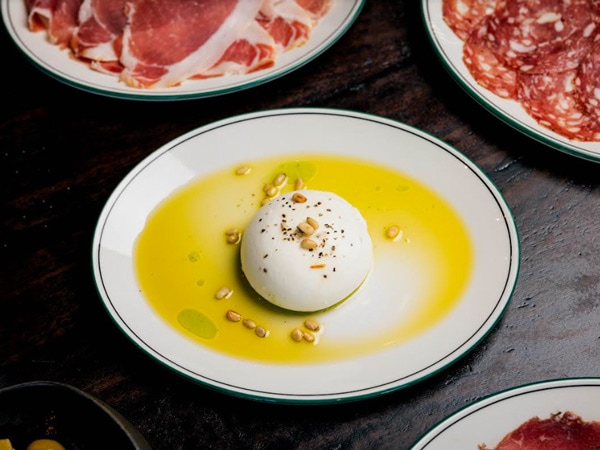 an aesthetic plate at 400 Gradi Mornington