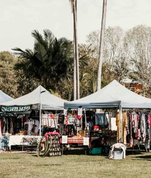 <p><strong>Tweed</strong> <i>markets for fresh produce</i> and vintage finds</p>
