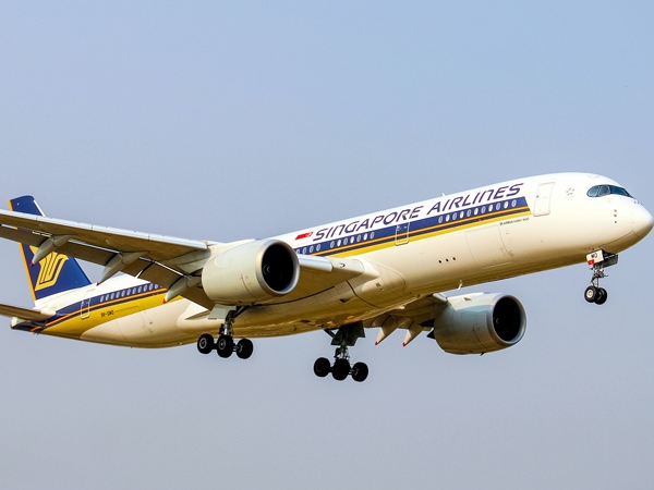 a Singapore Airlines plane flying