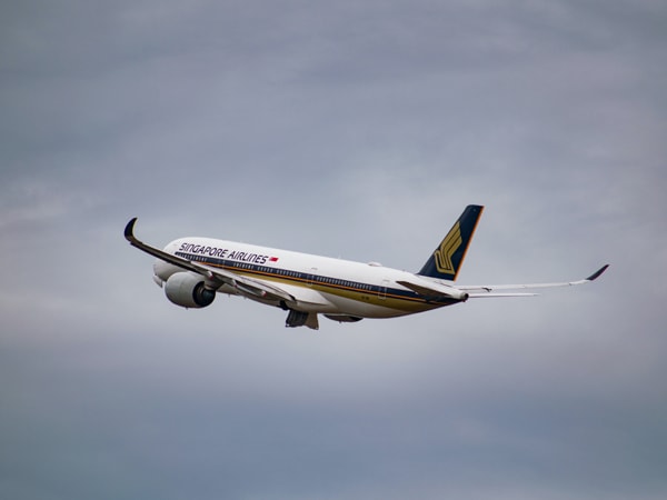 a Singapore Airlines plane flying