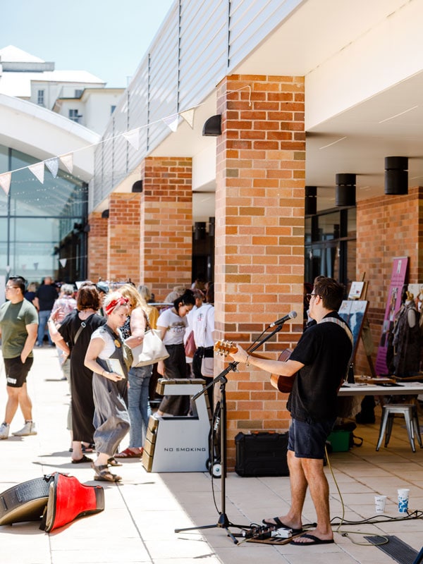 a live music performance at Christmas Wollemi Artisan Markets, Katoomba