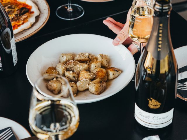 wood fired pizza from the restuarant at devil's corner winery in tasmania