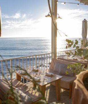 <p><strong>Australia’s</strong> <i>12 best beachfront bars</i> for summer</p>

