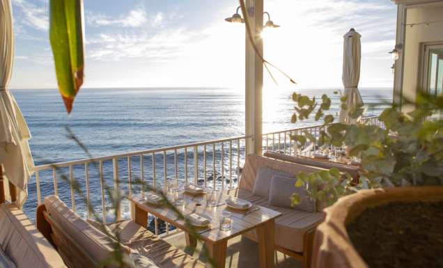 beachside dining at Burleigh Pavilion