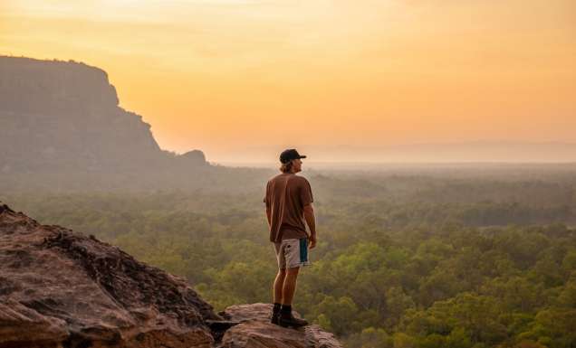 a man standing on top of Nawurlandja Lookout