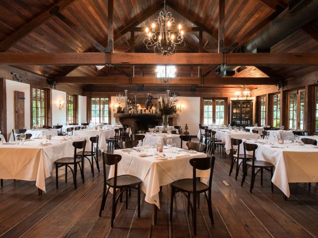 the elegant dining room at Circa 1876, Pokolbin