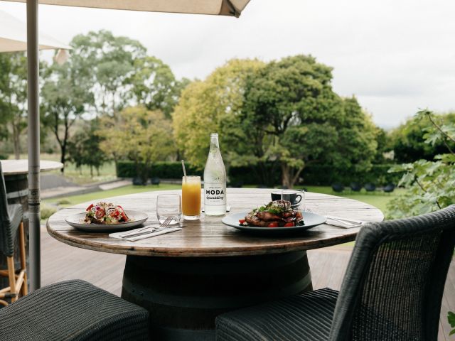 al fresco dining at Vines Restaurant, Hollydene Estate