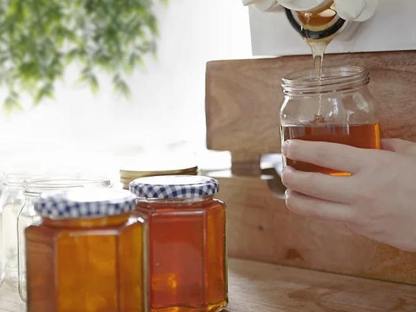 honey jars at Magpie Up Style Markets, Lawson