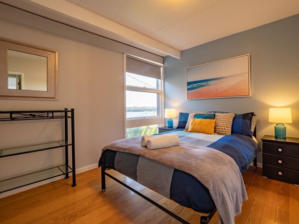 the bedroom at Sea180