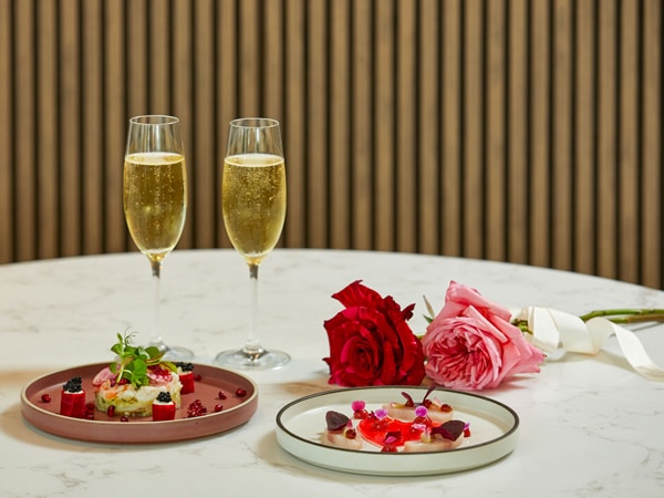 a romantic dinner with flowers at Citrique