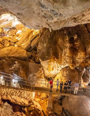 A group of people tour the intricate Jenolan Caves
