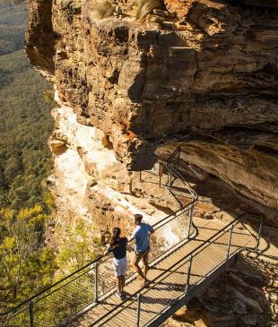 <p><i>A must-read guide</i> to the Three Sisters Walk</p>
