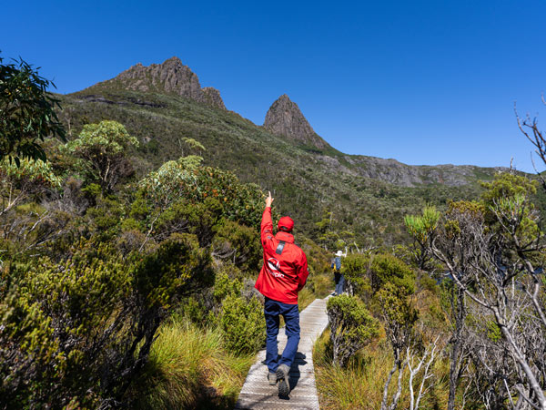 Intrepid-Travel-Tasmania-Cradle-Mountain-leader