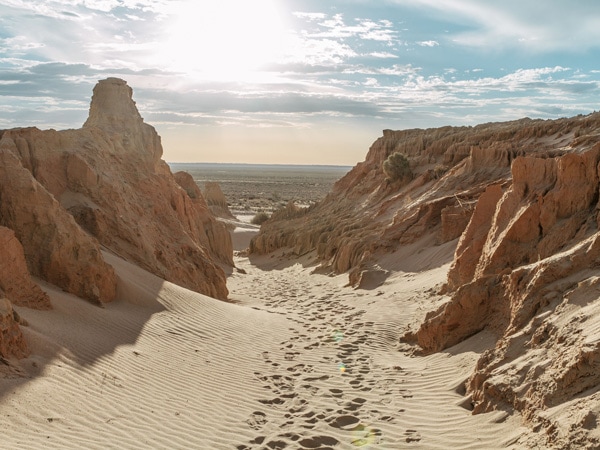 the stratified rim of Wilpena Pound