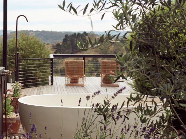 an outdoor bath at The Lodge, Mt Kanimbla