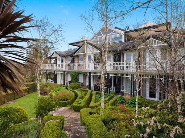 the cliff top gardens at Echoes Blue Mountains Boutique Hotel, Katoomba