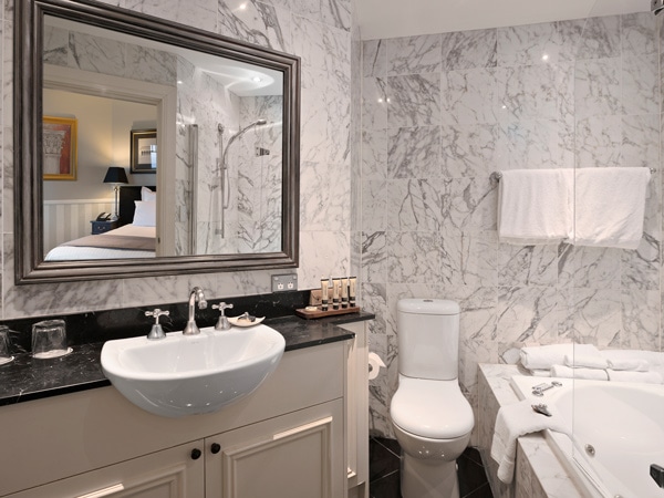 the bathroom at the Cliff View Room, Echoes Blue Mountains Boutique Hotel