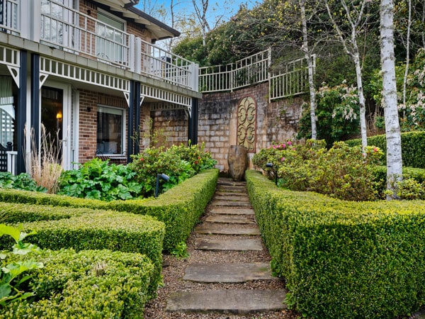 the garden steps at Echoes Blue Mountains Boutique Hotel