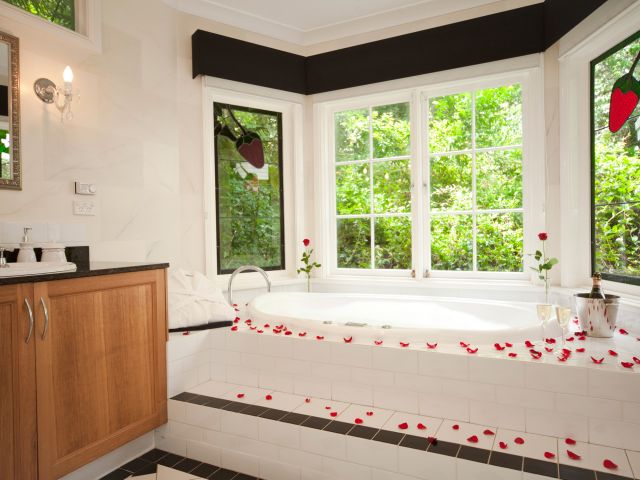 Strawberry Patch Cottage bathroom view in Leura