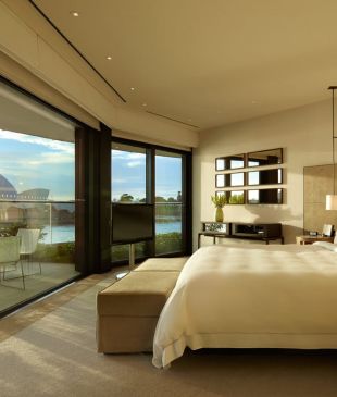 <p><i>What it&#8217;s like to spend a night</i> in the luxurious Park Hyatt <strong>Sydney</strong></p>
