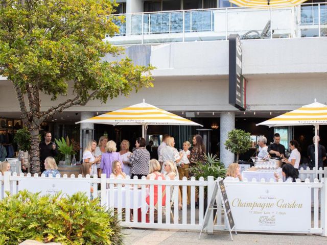 al fresco dining at Bella Venezia, Mooloolaba