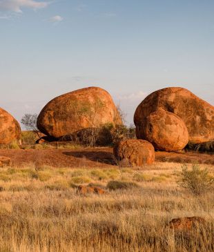 <p><i>10 natural wonders to see around</i> <strong>Australia</strong></p>
