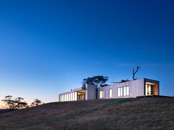 the Kangaroobie Cabin on top of a hill in Orange