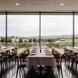 Oakridge restaurant dining room