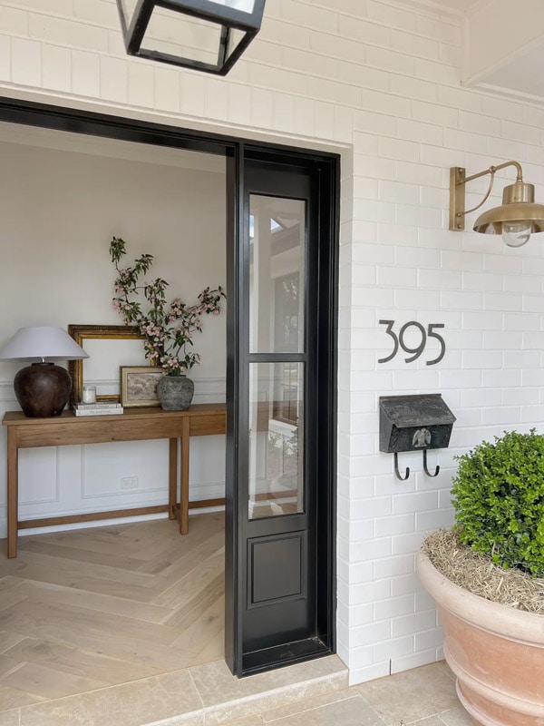 the door entrance to Shinglewood Cottage