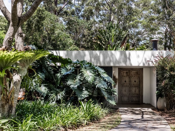 lush greenery setting outside Fila Marrakesh Private Retreat, Doonan, Qld