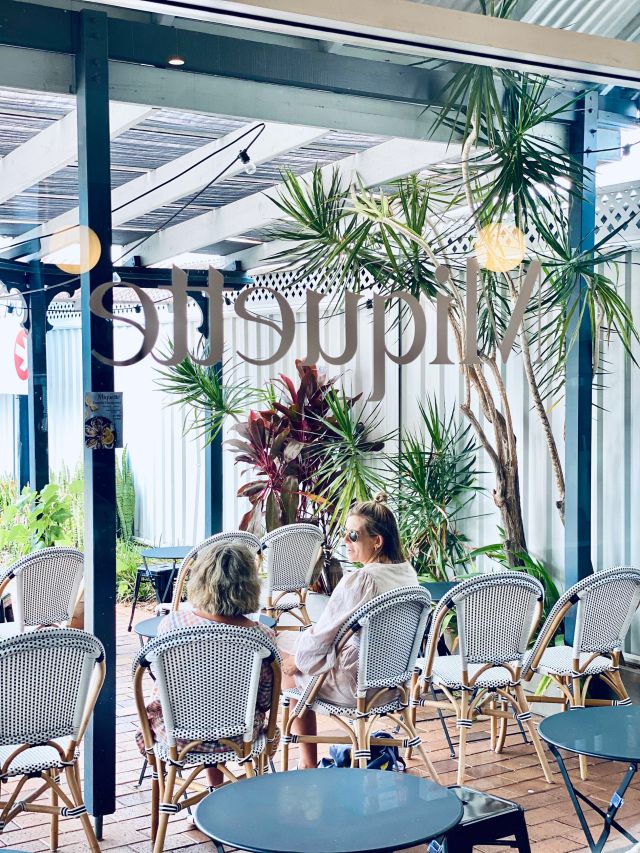 diners at Miquette, Coffs Harbour