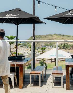 al fresco dining at Jetty Beach House, Coffs Harbour pubs