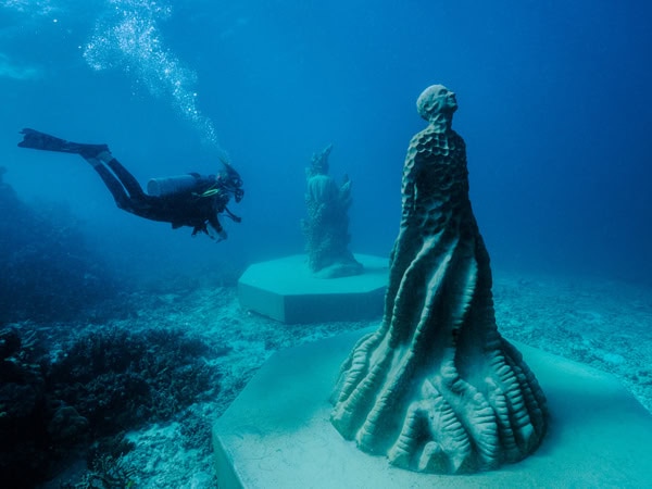 scuba diving into the Museum of Underwater Art, Qld