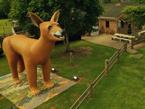 the dog statue at the Golden Dog Hotel