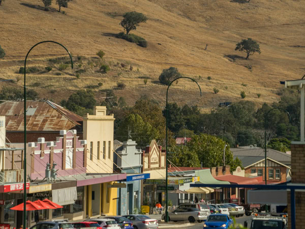 the streetscape in Gundagai