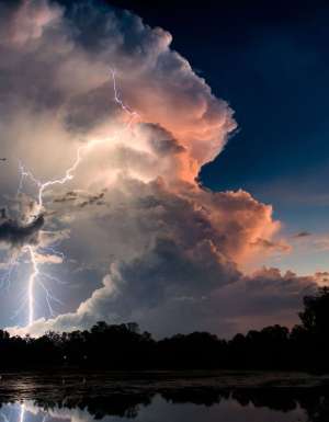 thunderstorm in Darwin