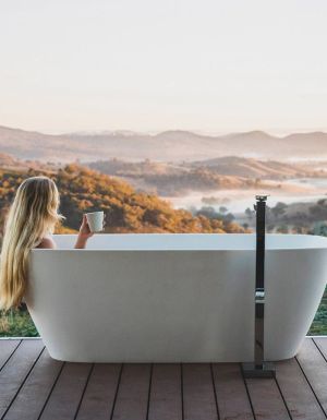Sierra Escape outdoor bath in Mudgee
