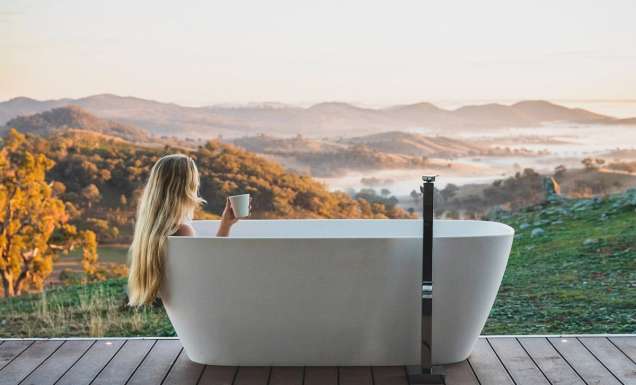Sierra Escape outdoor bath in Mudgee