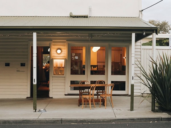 Table outside Moo’s at Meeniyan in Gippsland