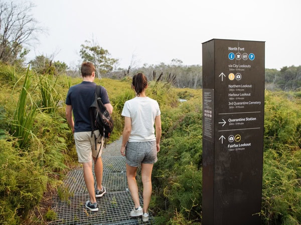 a couple exploring the North Fort section of the Bondi to Manly coastal walk