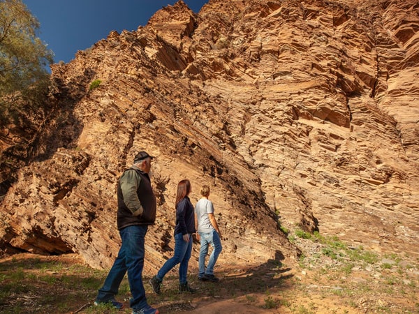 a group of travelers exploring the rock walls, Wilpena Pound Resort