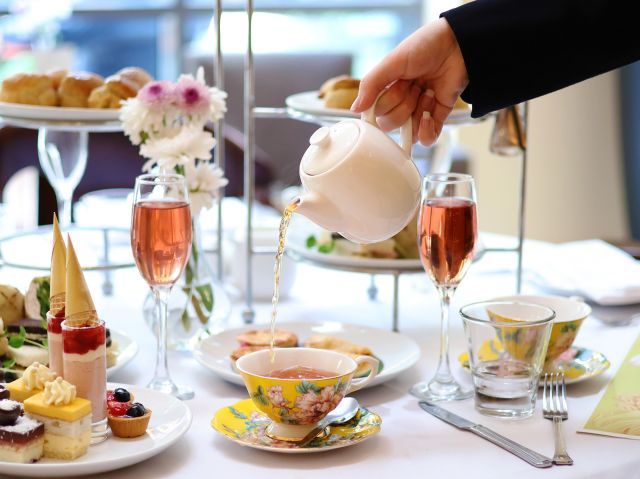 tea being poured into a cup on the table at Stamford Plaza Brisbane