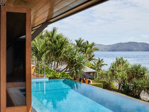 Infinity pool at qualia resort.