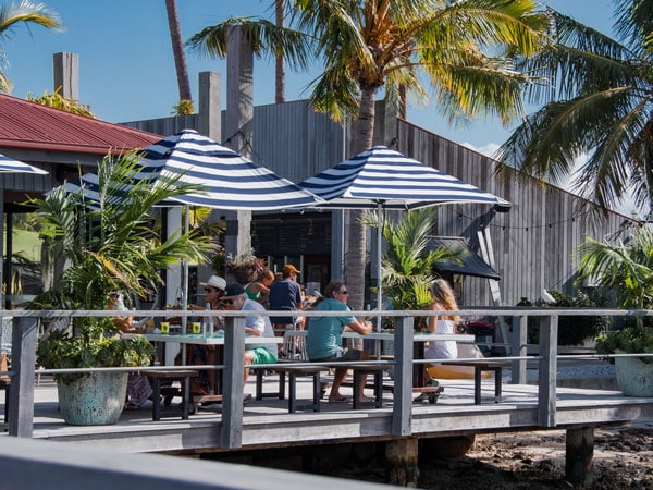 al fresco dining at Sandstone Point Holiday Resort, Bribie Island