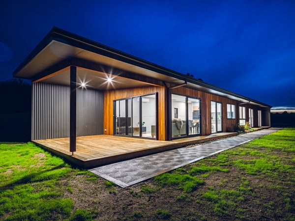the well-lit property exterior of Budderoo Guesthouse @ Terrewah Farm with scenic views